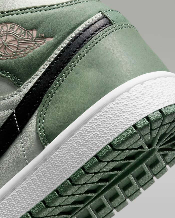 WMNSAIRJORDAN1MIDSE 6